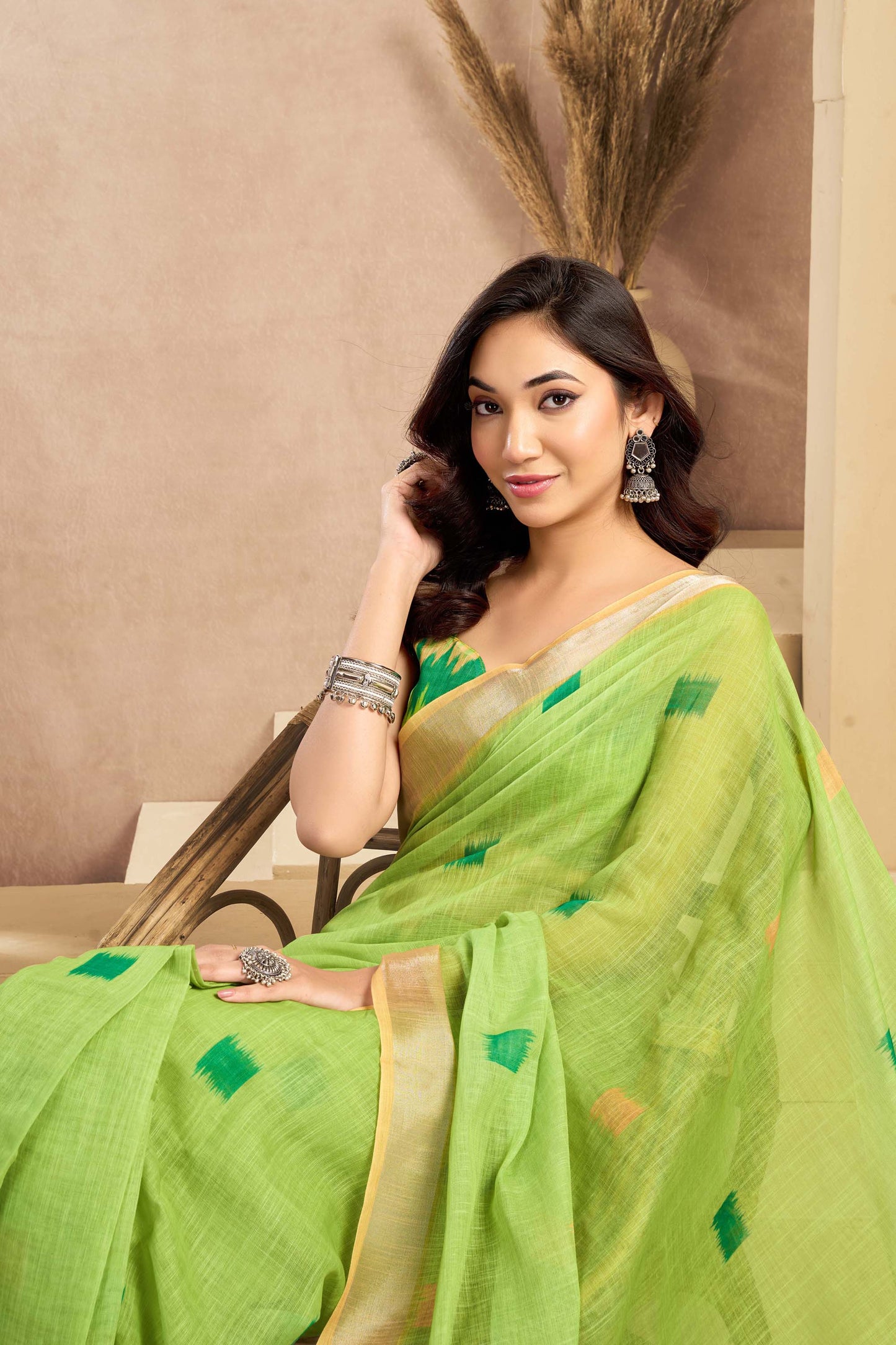 Ready-to-Wear Saree – Green Linen with Pocket | Vastraan