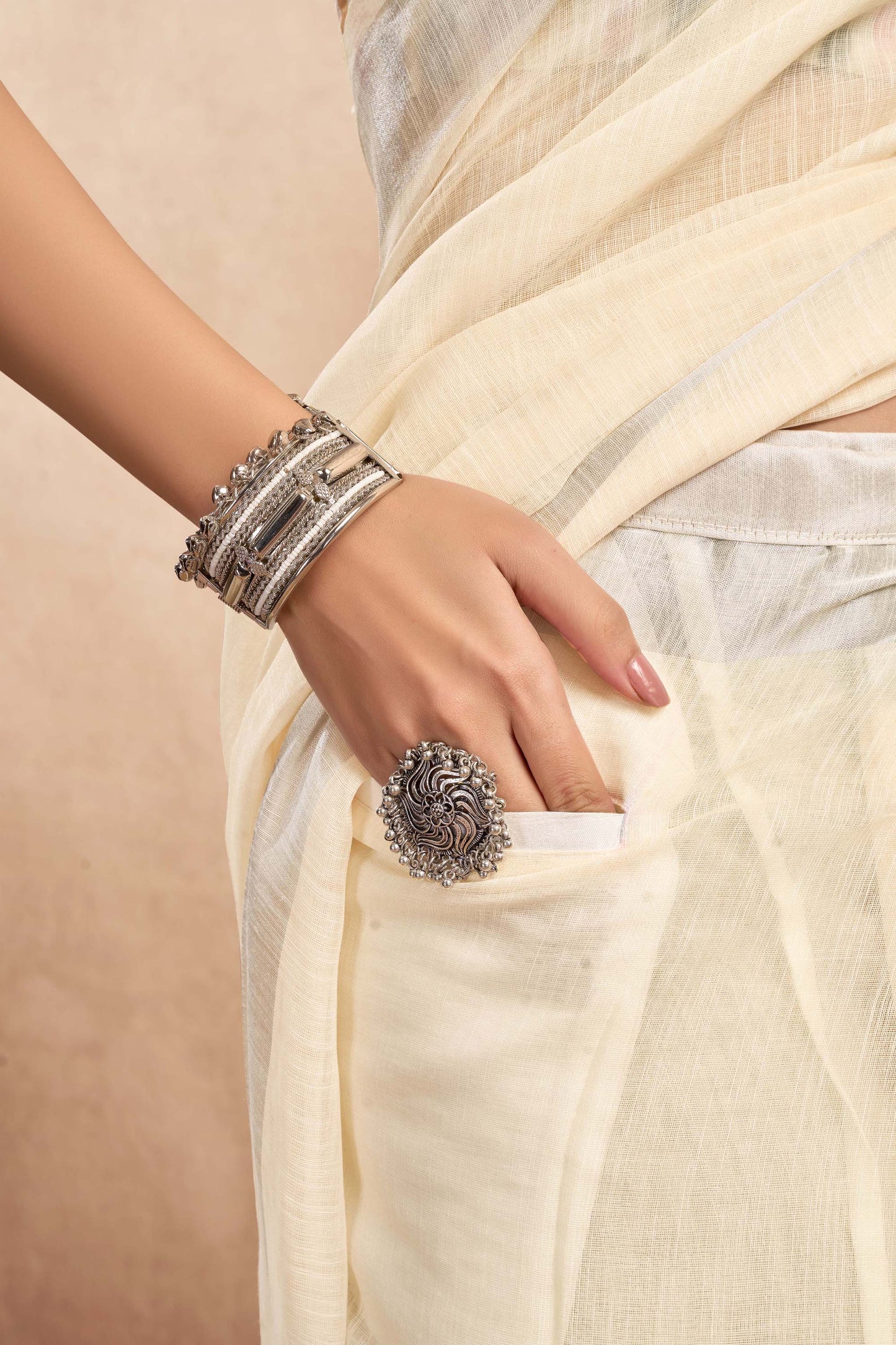 Ready-to-Wear Saree – Beige Linen with Pocket | Vastraan