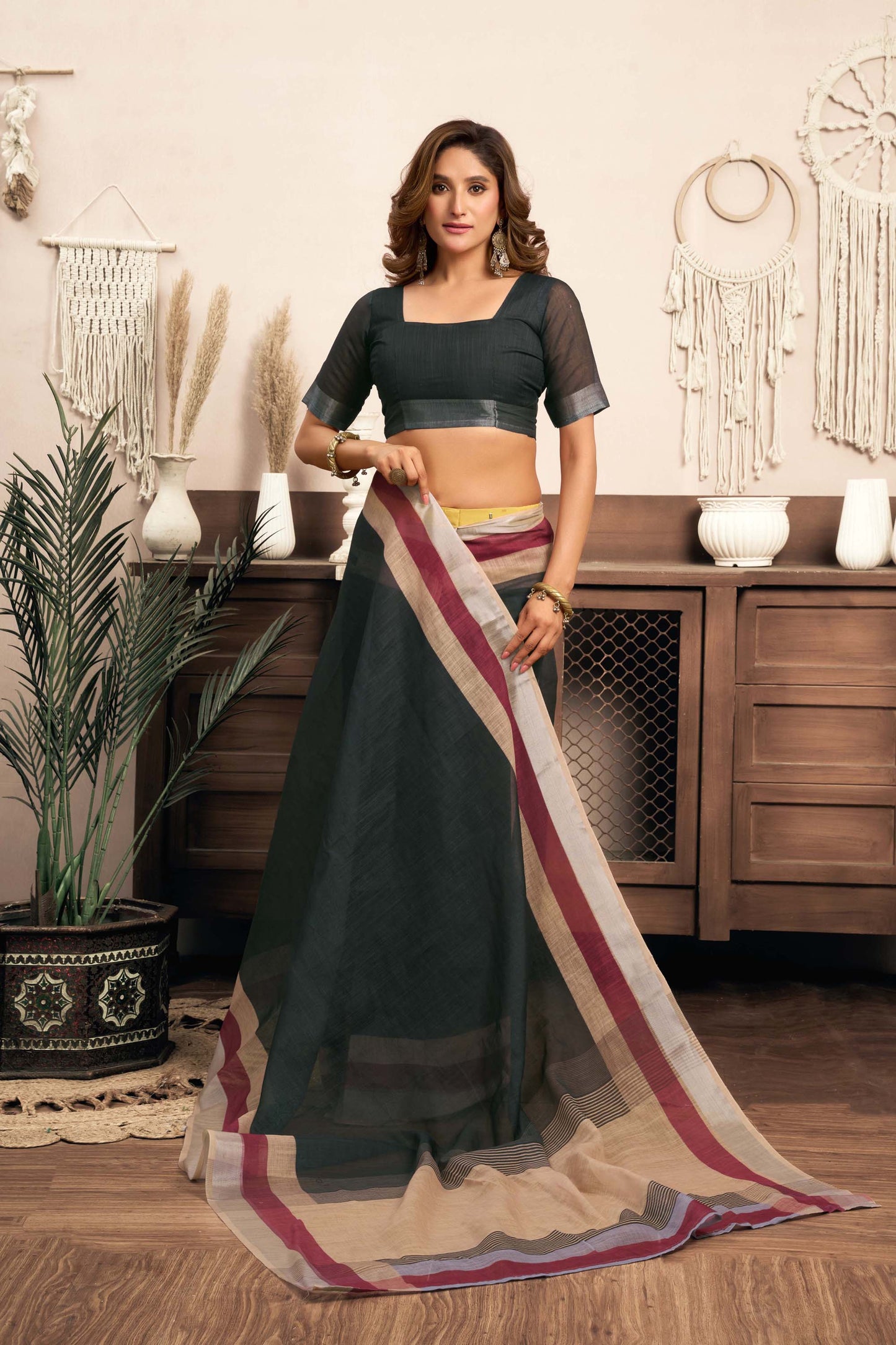 Ready-to-Wear Saree – Black Linen with Pocket | Vastraan