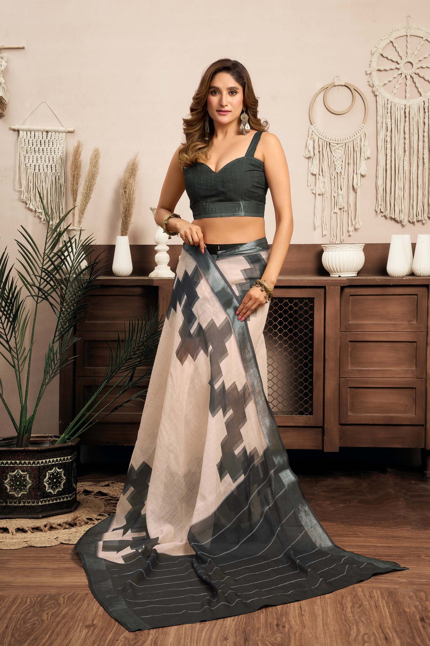 Ready-to-Wear Saree – Cream Linen with Pocket | Vastraan