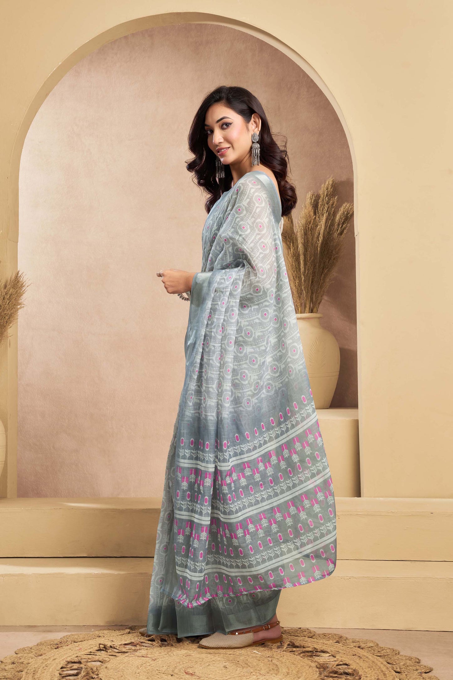 Ready-to-Wear Saree – Grey Linen with Pocket | Vastraan