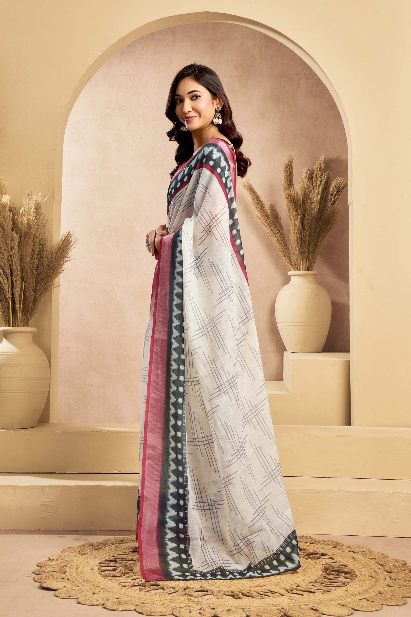Ready-to-Wear Saree – Off White Linen with Pocket | Vastraan