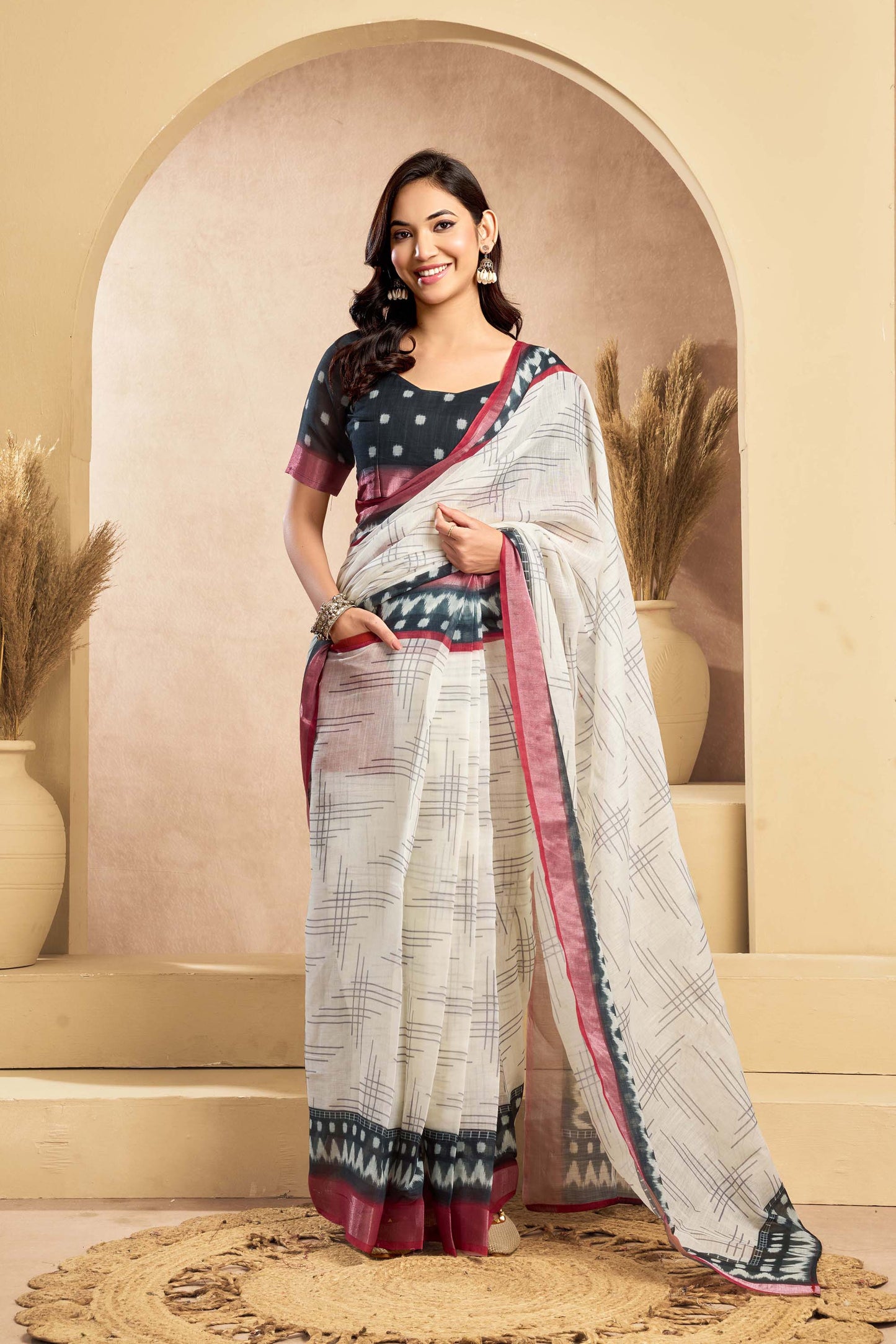 Ready-to-Wear Saree – Off White Linen with Pocket | Vastraan