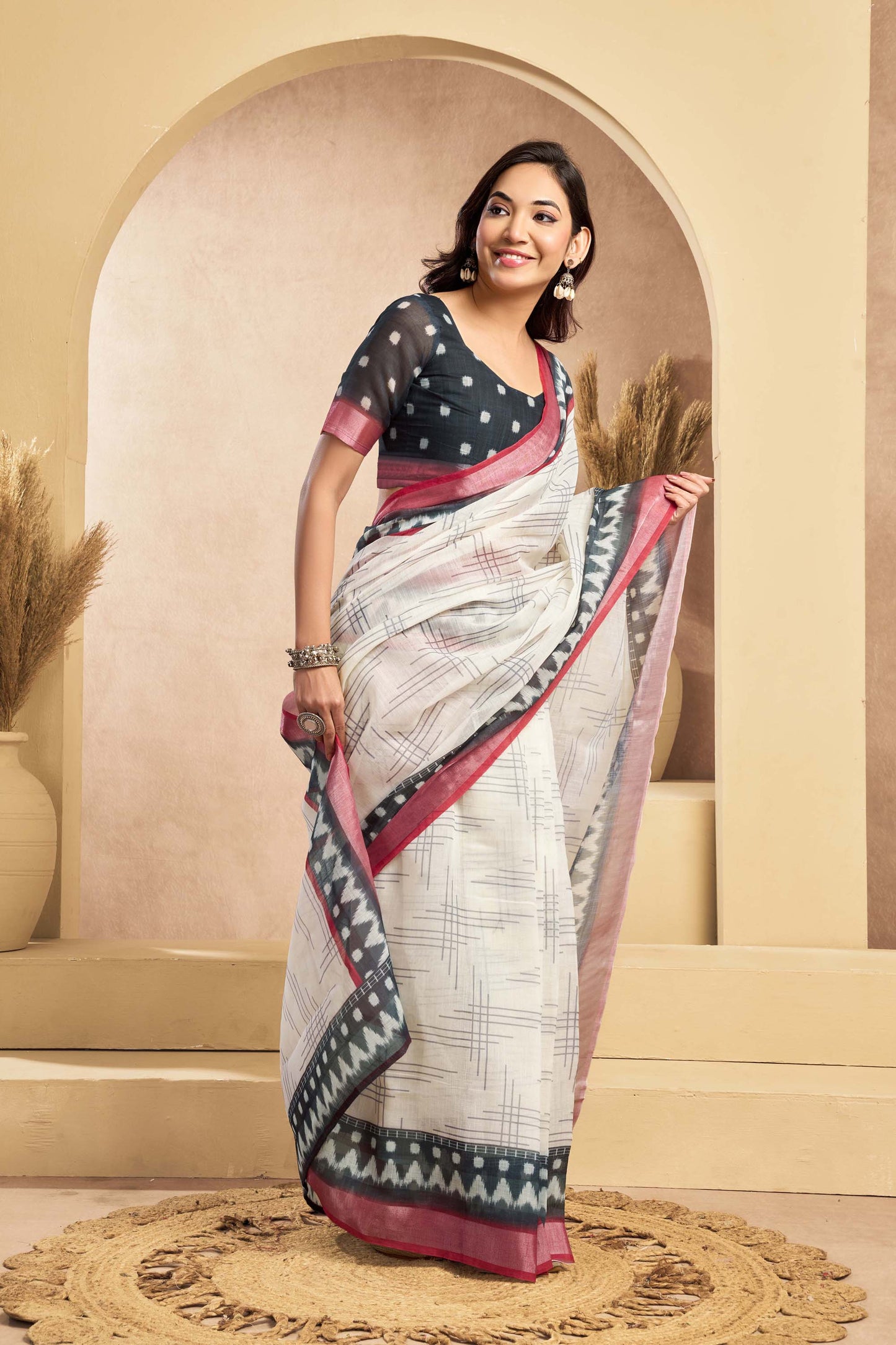 Ready-to-Wear Saree – Off White Linen with Pocket | Vastraan