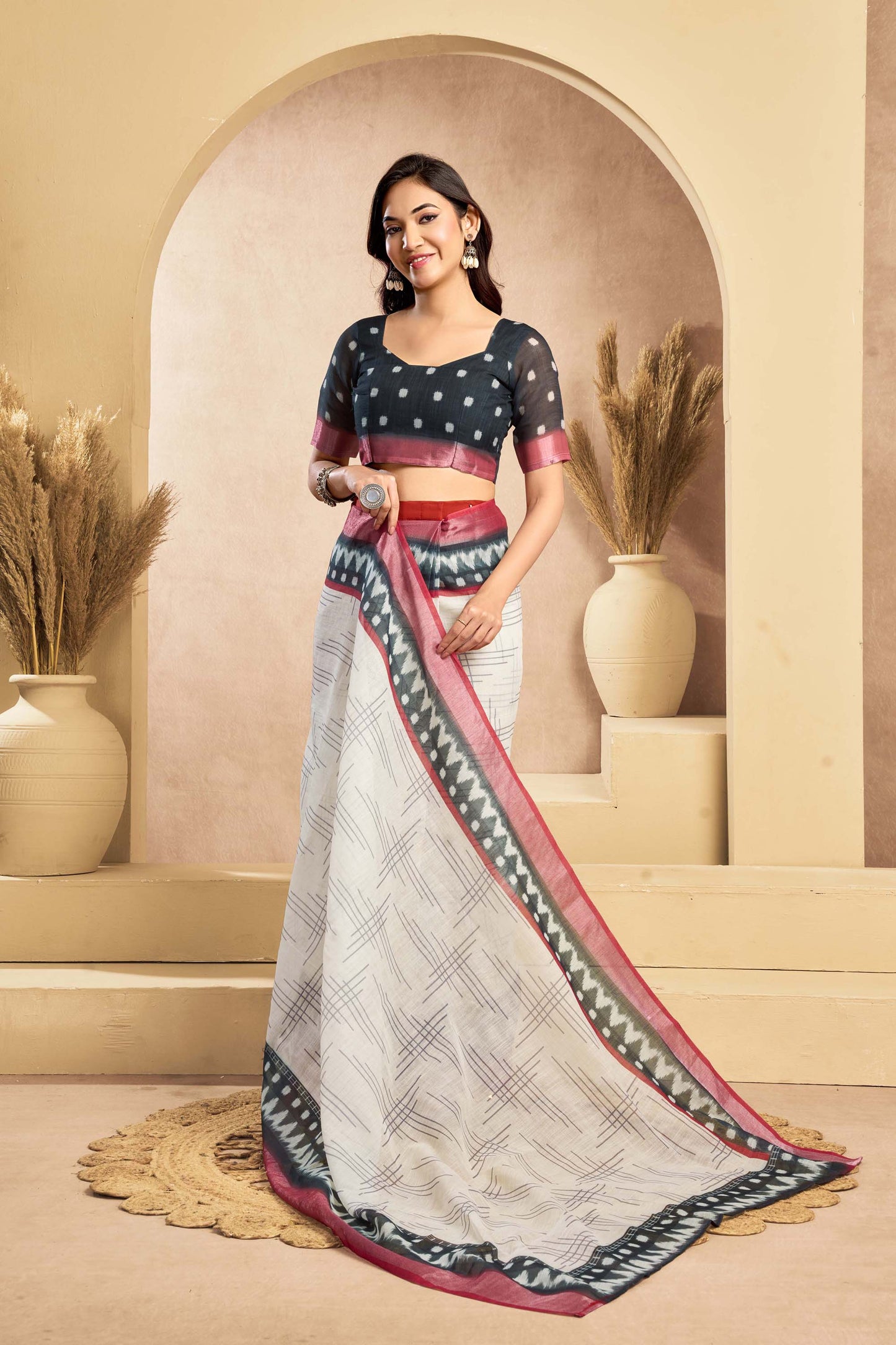 Ready-to-Wear Saree – Off White Linen with Pocket | Vastraan