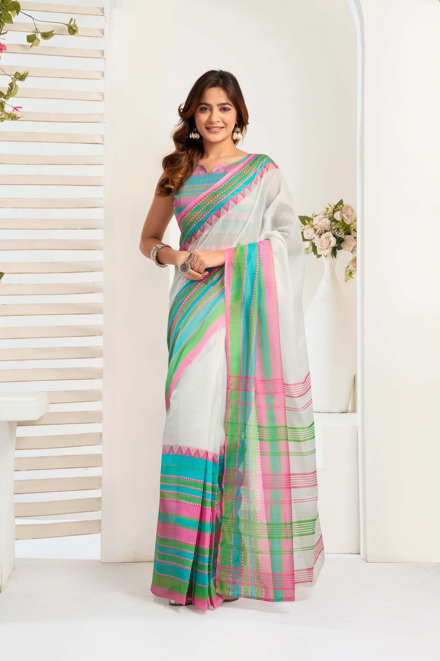 Ready-to-Wear Saree – White Linen with Pocket | Vastraan