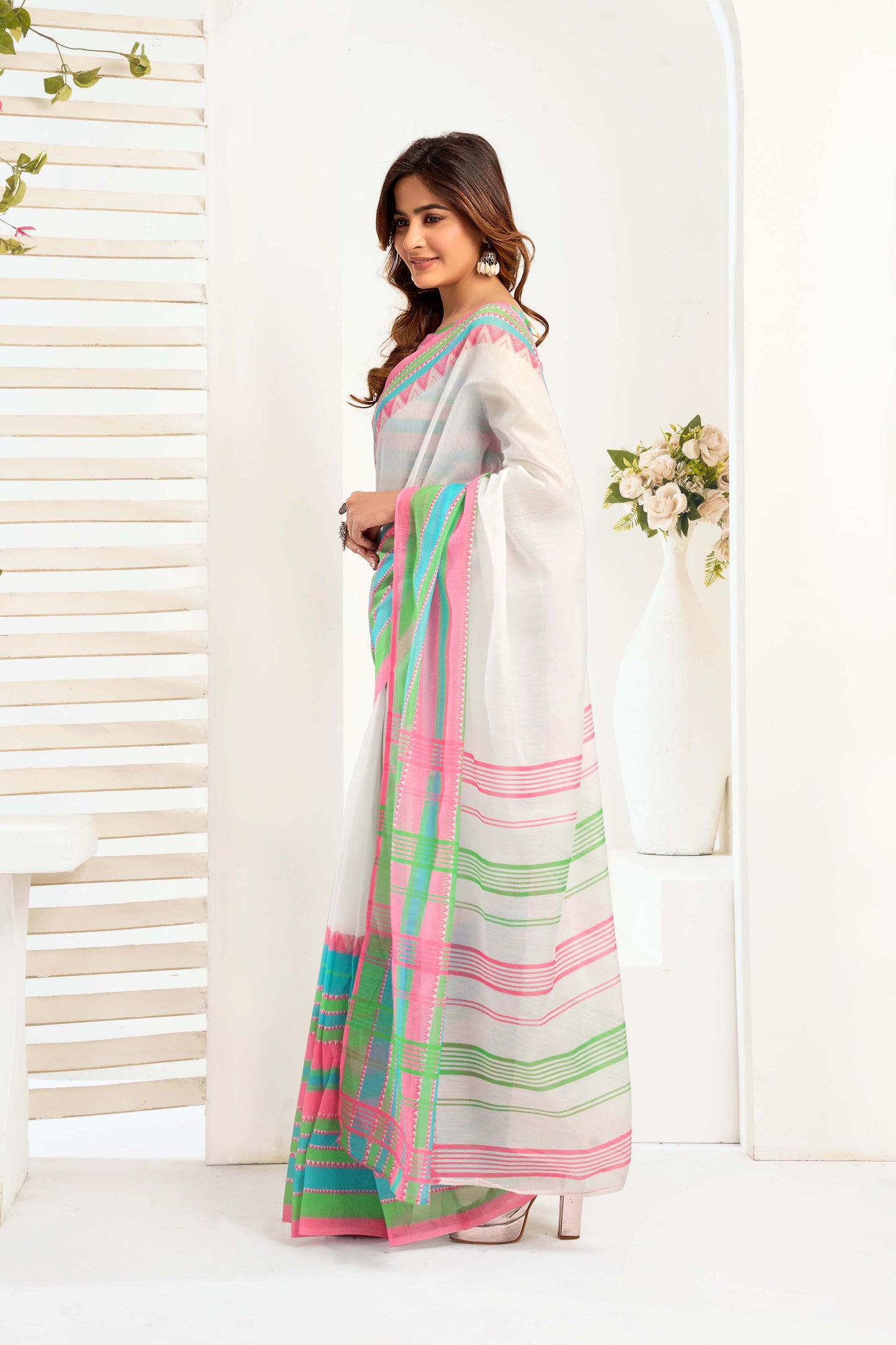 Ready-to-Wear Saree – White Linen with Pocket | Vastraan