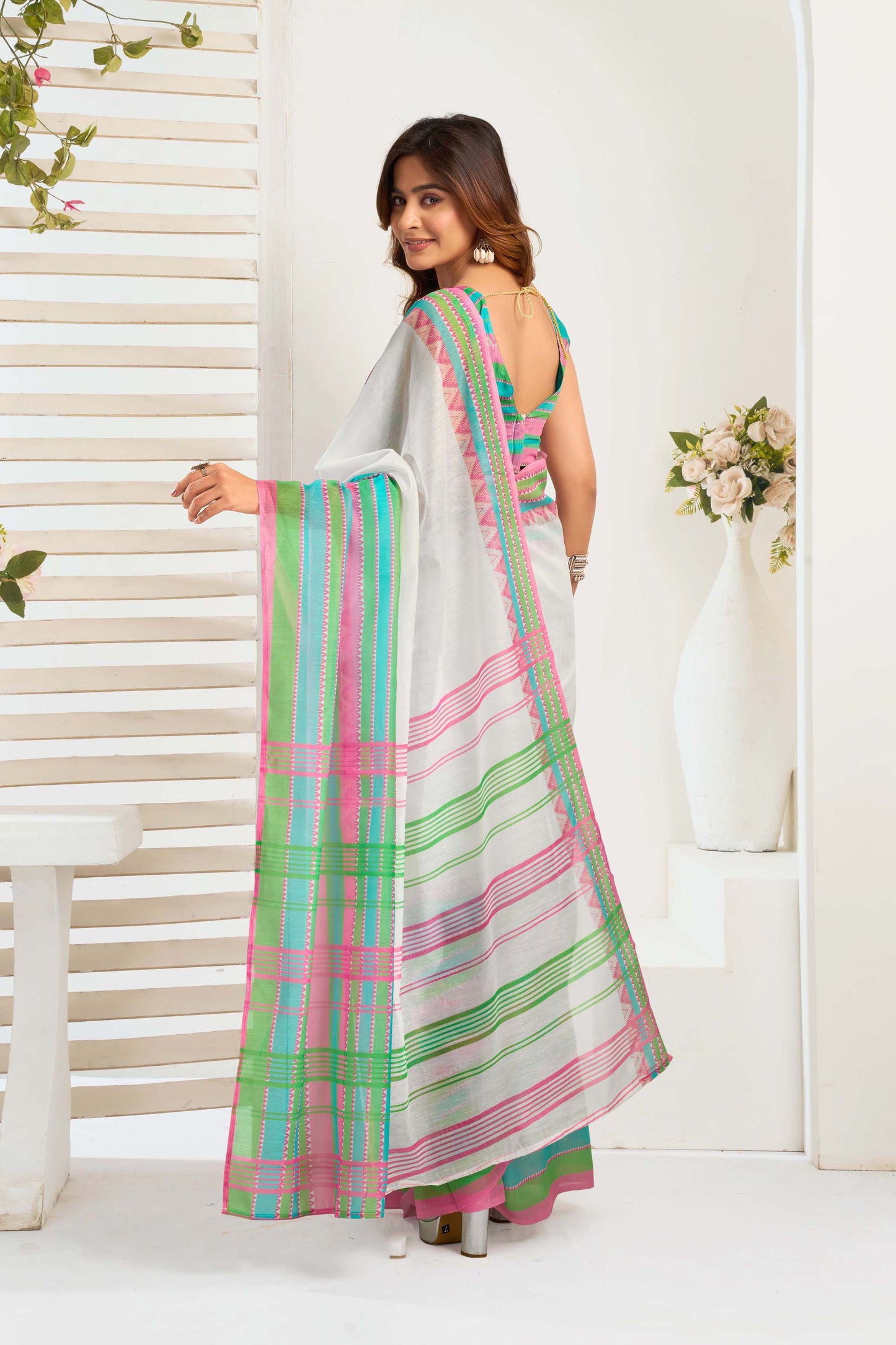 Ready-to-Wear Saree – White Linen with Pocket | Vastraan