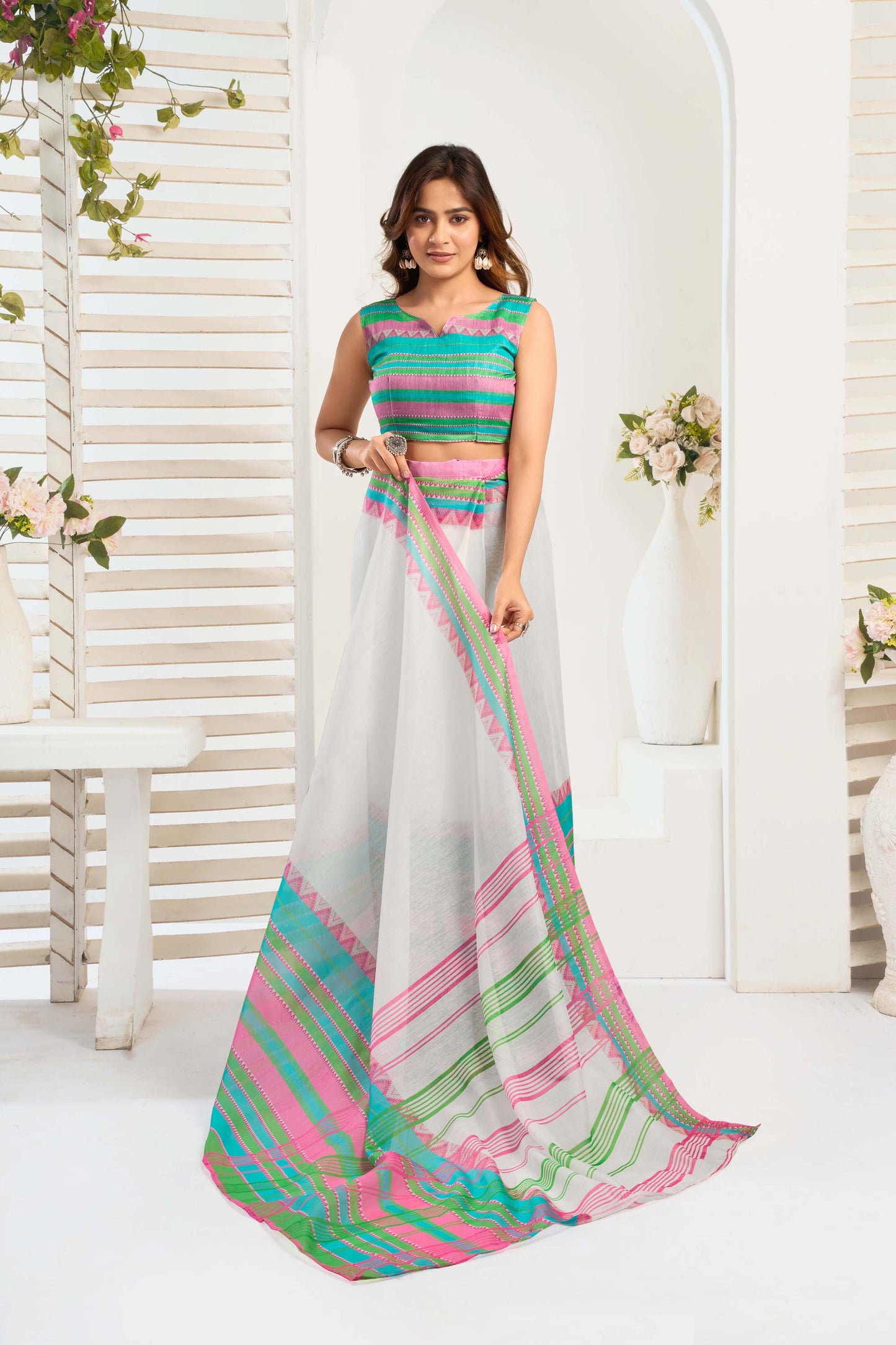 Ready-to-Wear Saree – White Linen with Pocket | Vastraan