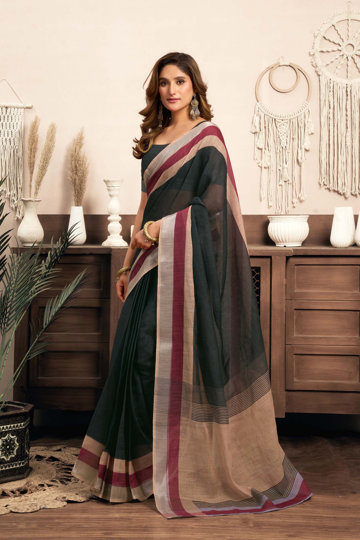 Ready-to-Wear Saree – Black Linen with Pocket | Vastraan