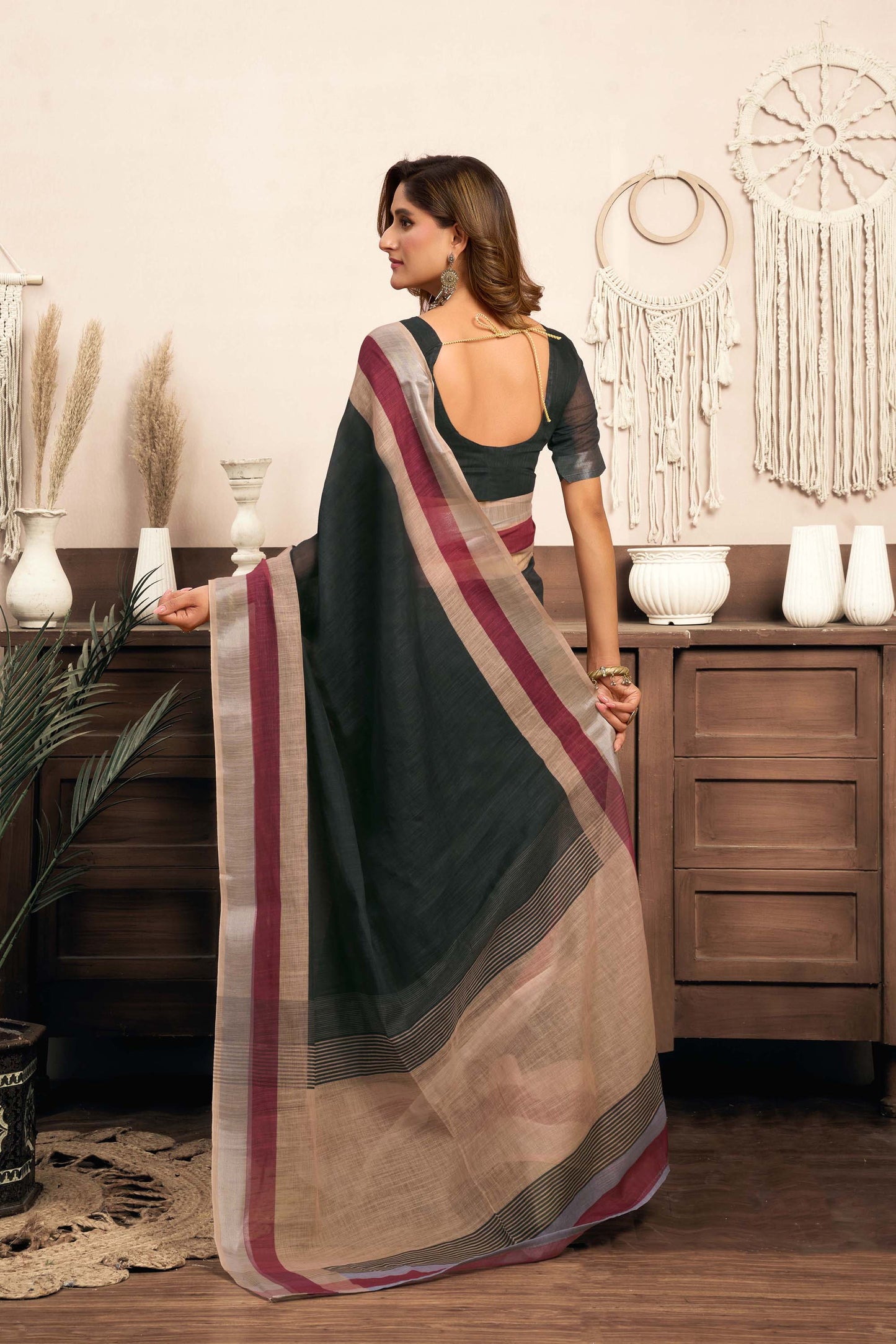 Ready-to-Wear Saree – Black Linen with Pocket | Vastraan