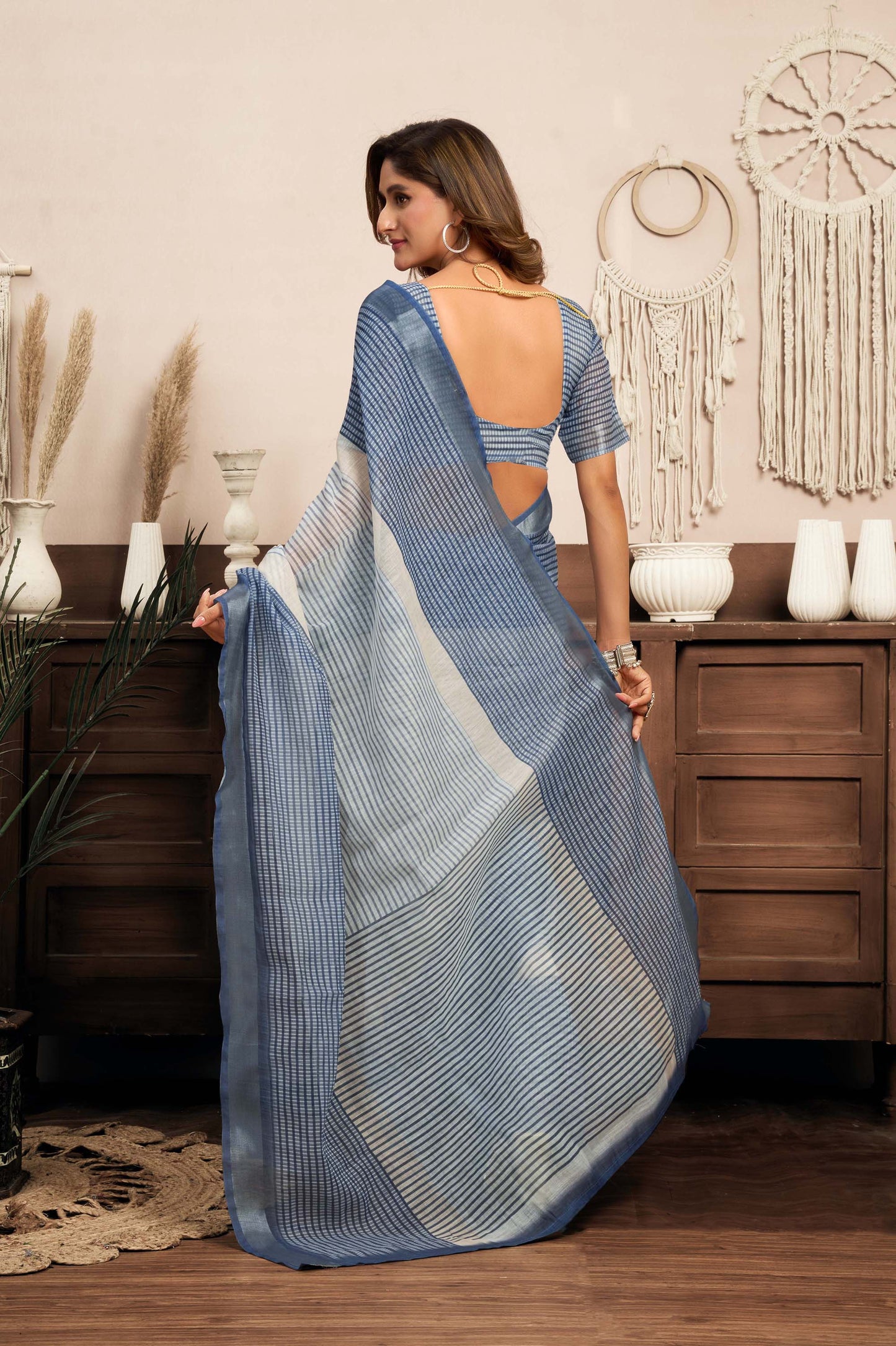 Ready-to-Wear Saree – Blue Linen with Pocket | Vastraan