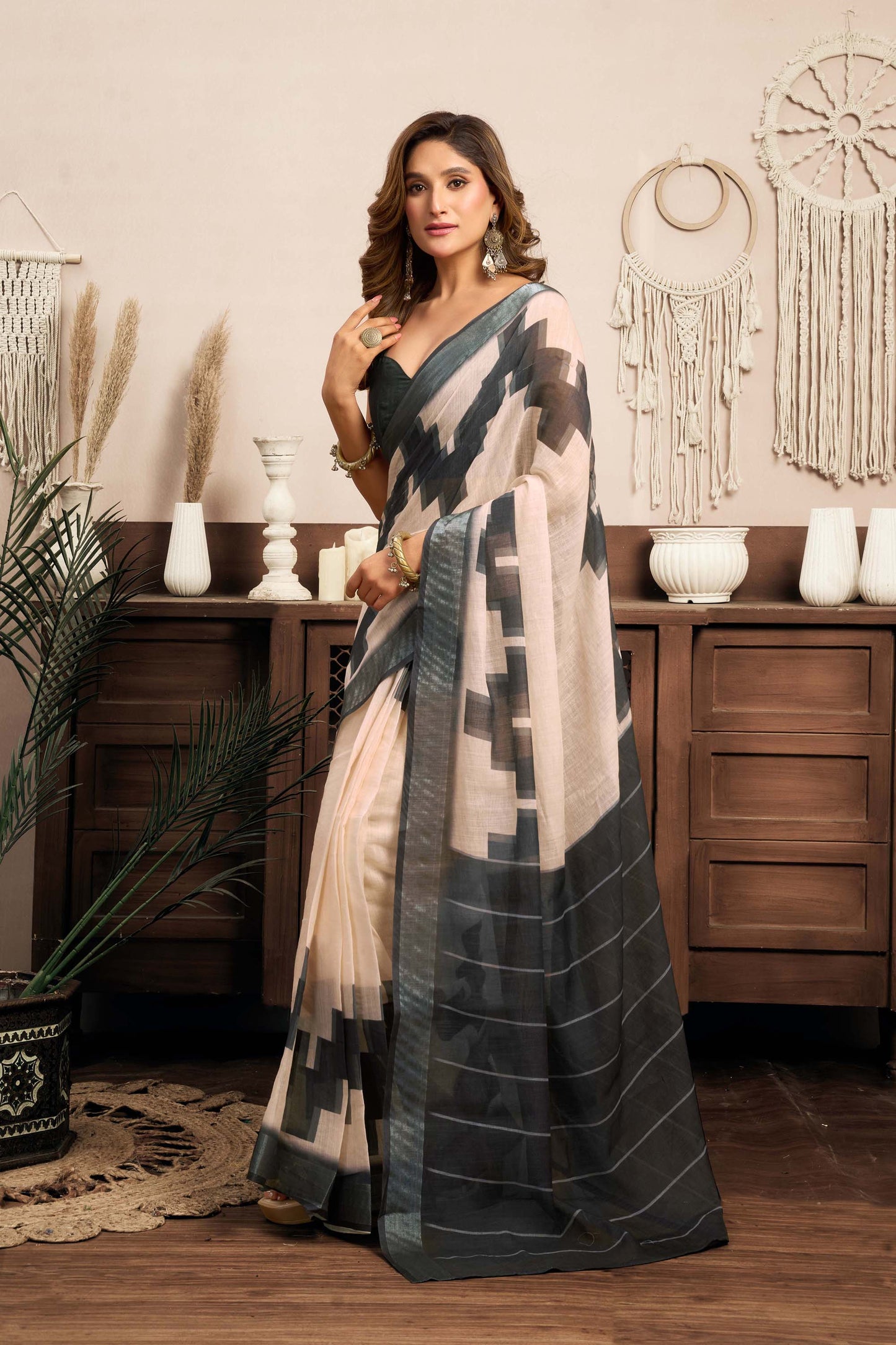 Ready-to-Wear Saree – Cream Linen with Pocket | Vastraan