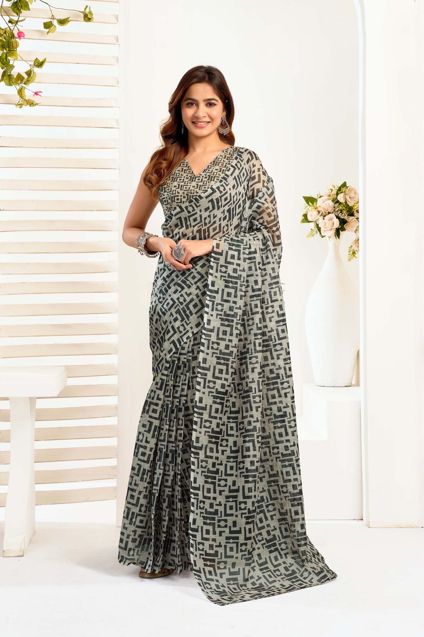 Ready-to-Wear Saree – Grey Linen with Pocket | Vastraan