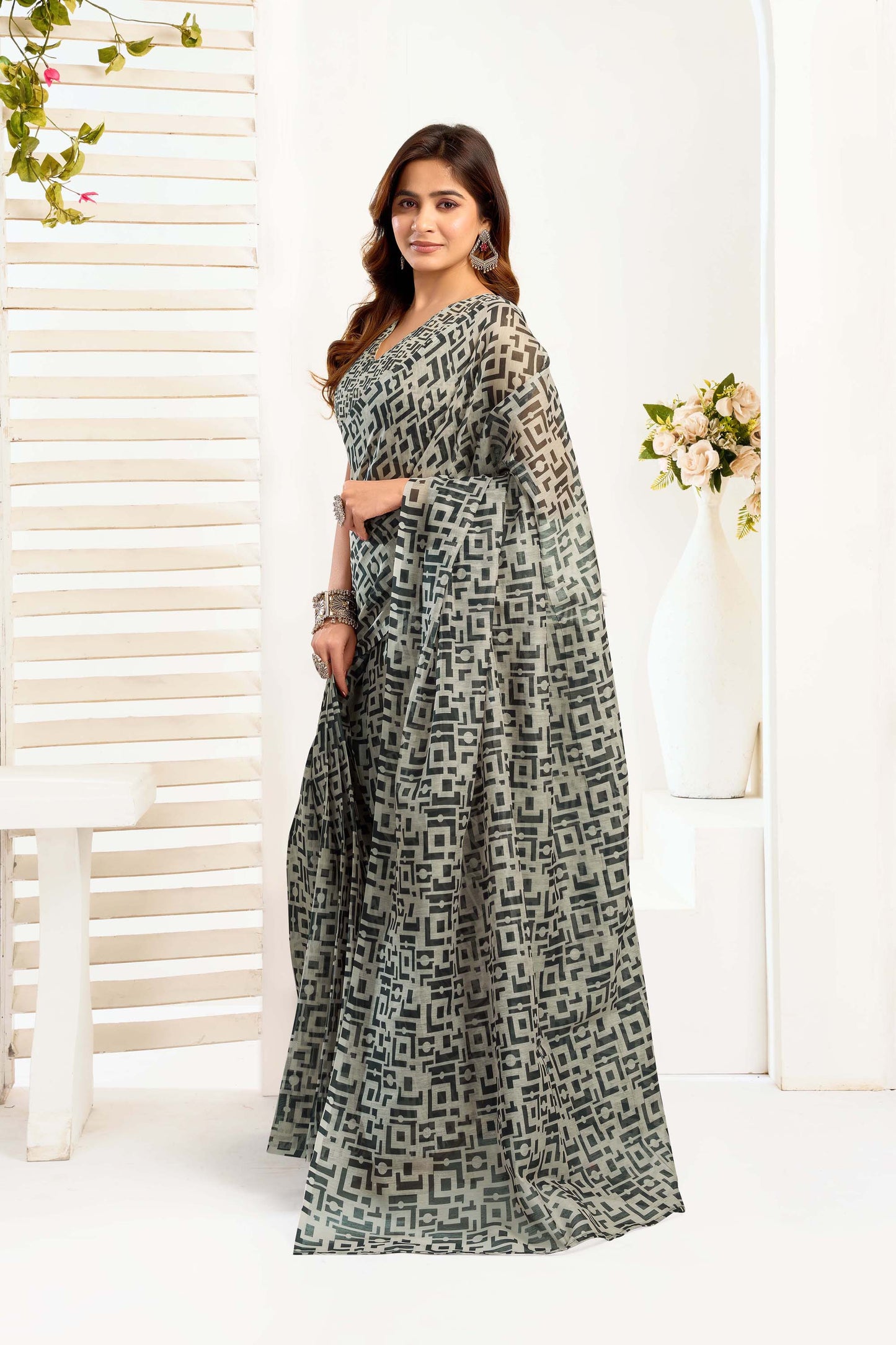 Ready-to-Wear Saree – Grey Linen with Pocket | Vastraan