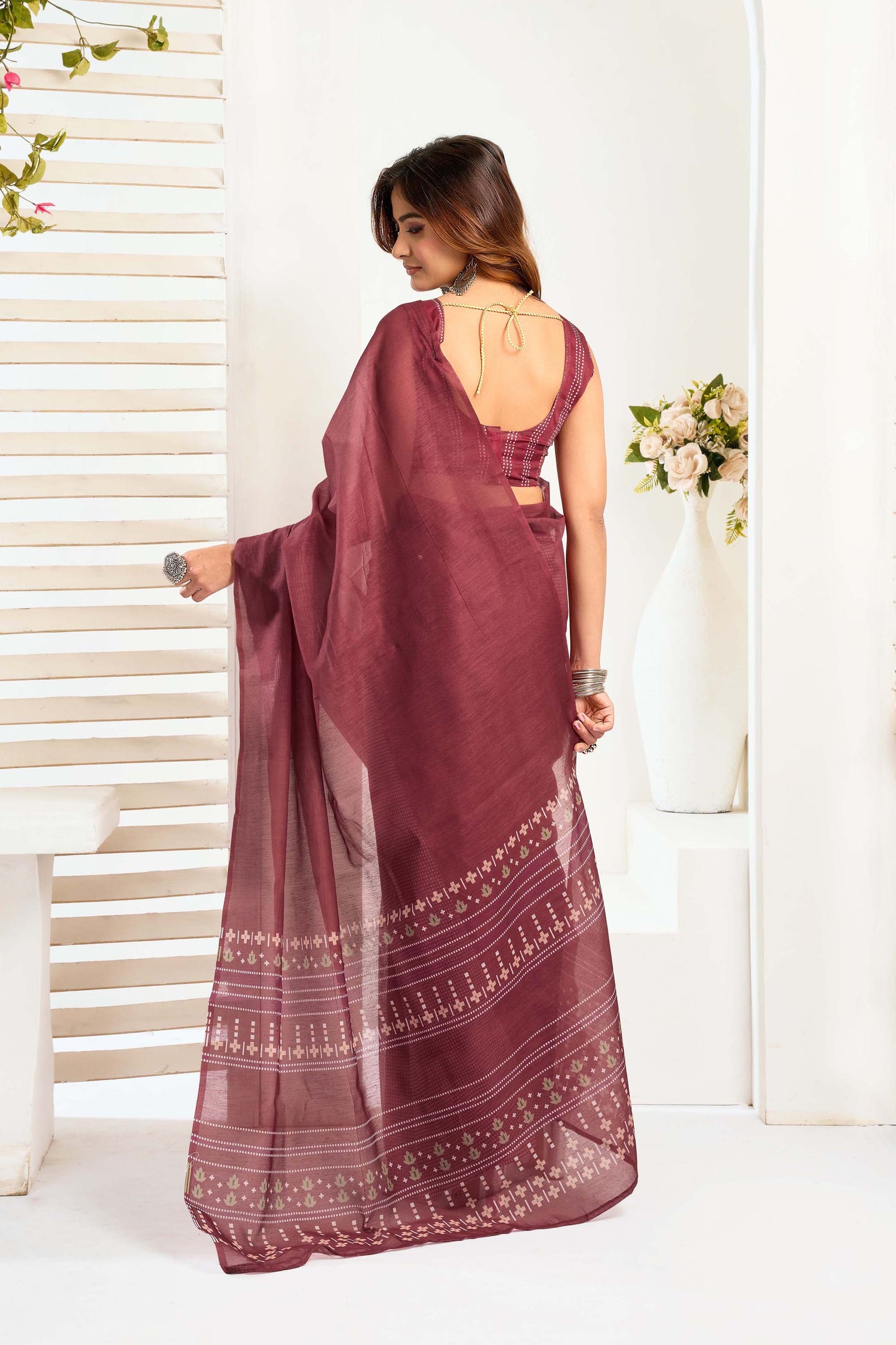 Ready-to-Wear Saree – Maroon Linen with Pocket | Vastraan